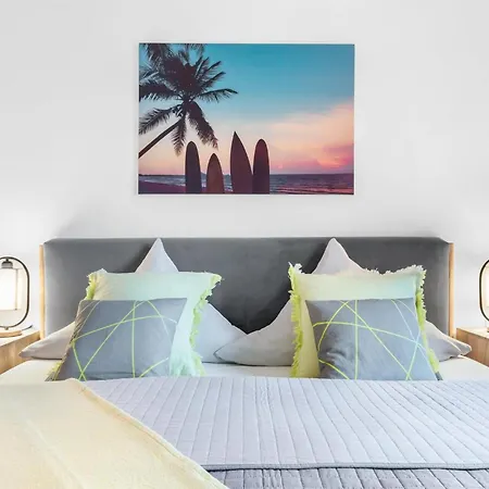 Daire Surfers Lounge *