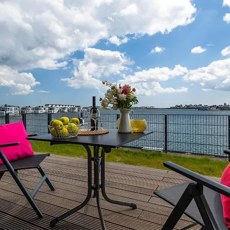 Surfers Lounge Daire Olpenitz