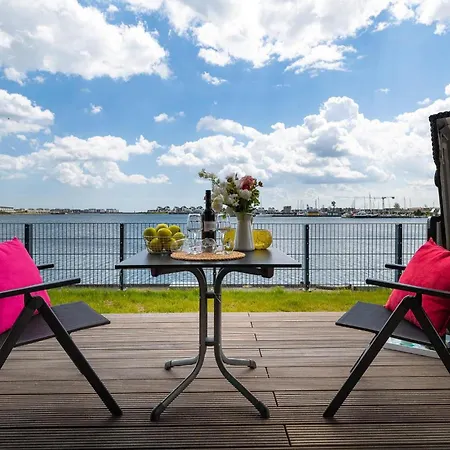 Surfers Lounge Daire Olpenitz